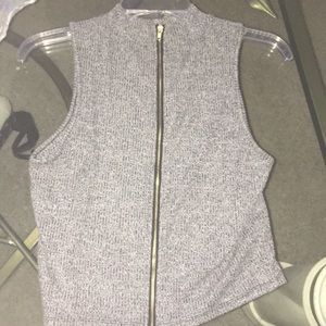 Gray shirt with zipper on the front